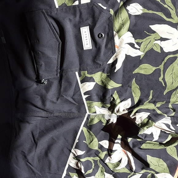 VISSLA men's board/swim shorts - Picture 7 of 10